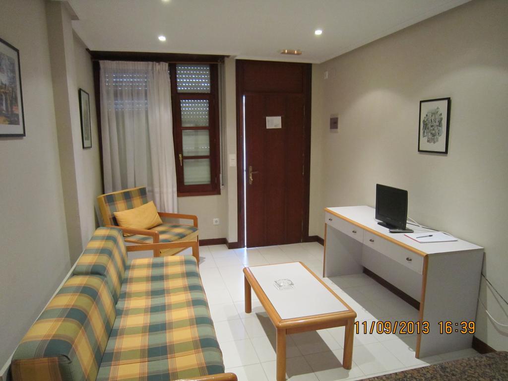 Apartamentos Elena Laredo Szoba fotó